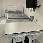 Golem Apartment Appartement *