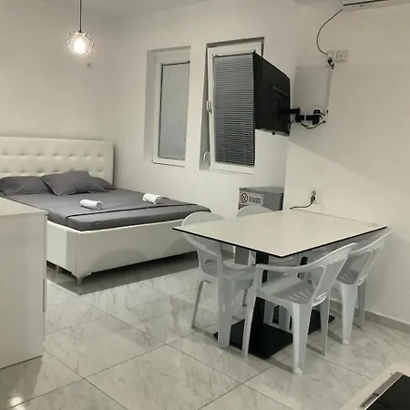 Golem Apartment Lejlighed