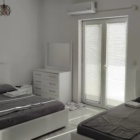 Golem Apartment アパート