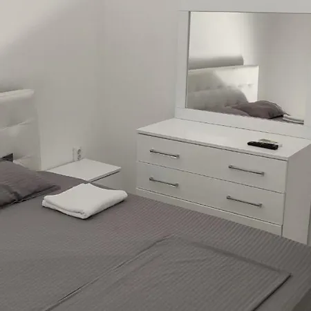 Golem Apartment アパート