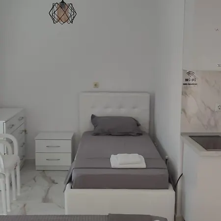 Golem Apartment アパート