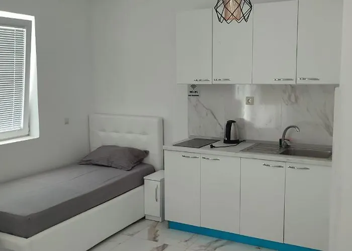 Golem Apartment 格勒姆